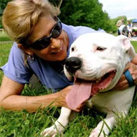 Volunteer camps out in kennel to find shelter dog a home - DogTime