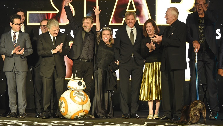 The stars of the film stand on stage while Gary barks at BB-8.