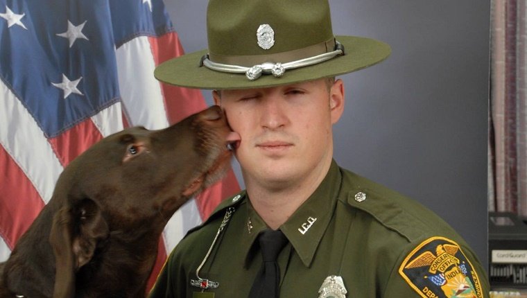dnr-officer-dog-kissing-2