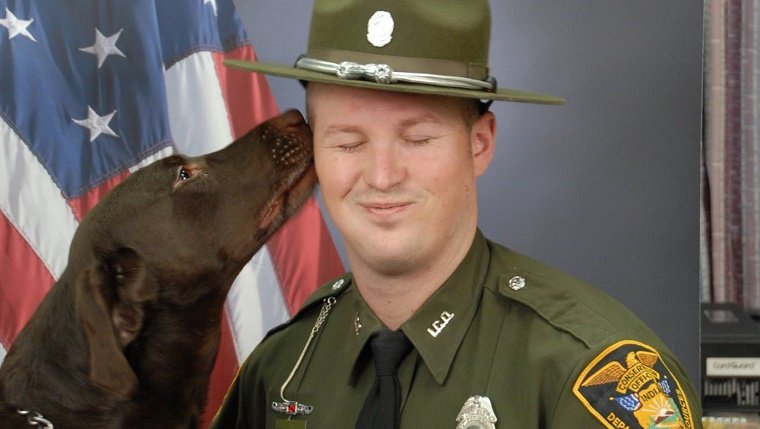 dnr-officer-dog-kissing-3