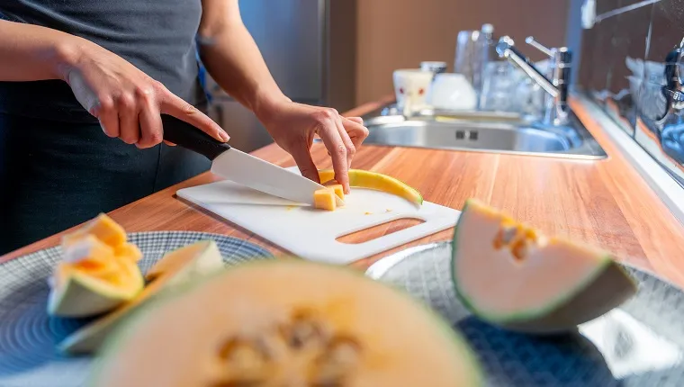 Preparing cantaloupe melon in serving portions