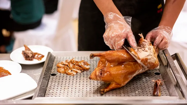 Chef cutting peking duck