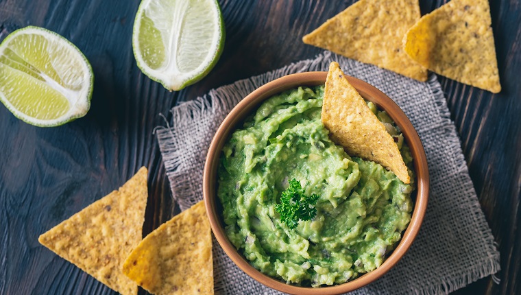 Bowl of guacamole with tortilla chips: top view