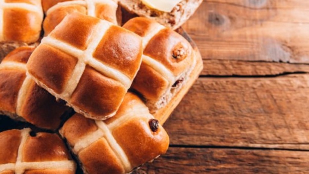 Easter breakfast with hot cross buns.
