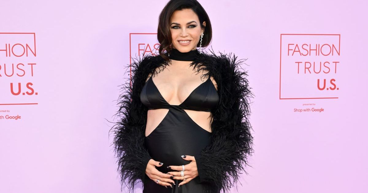 Actor Jenna Dewan Mourns Death of Beloved Dog 'Meeka' - DogTime