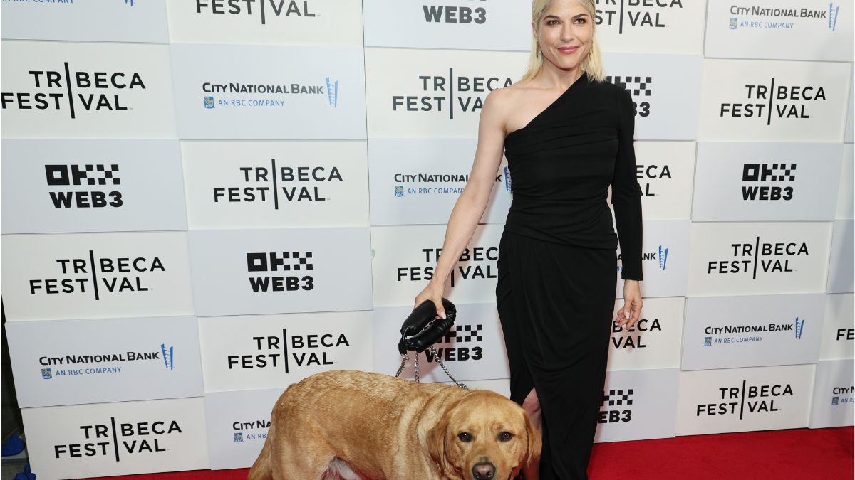 Selma Blair Brings Along Dog 'Scout' To Tribeca Film Festival