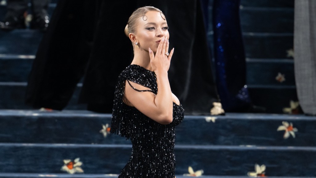 sydney sweeney puppy met gala 2025